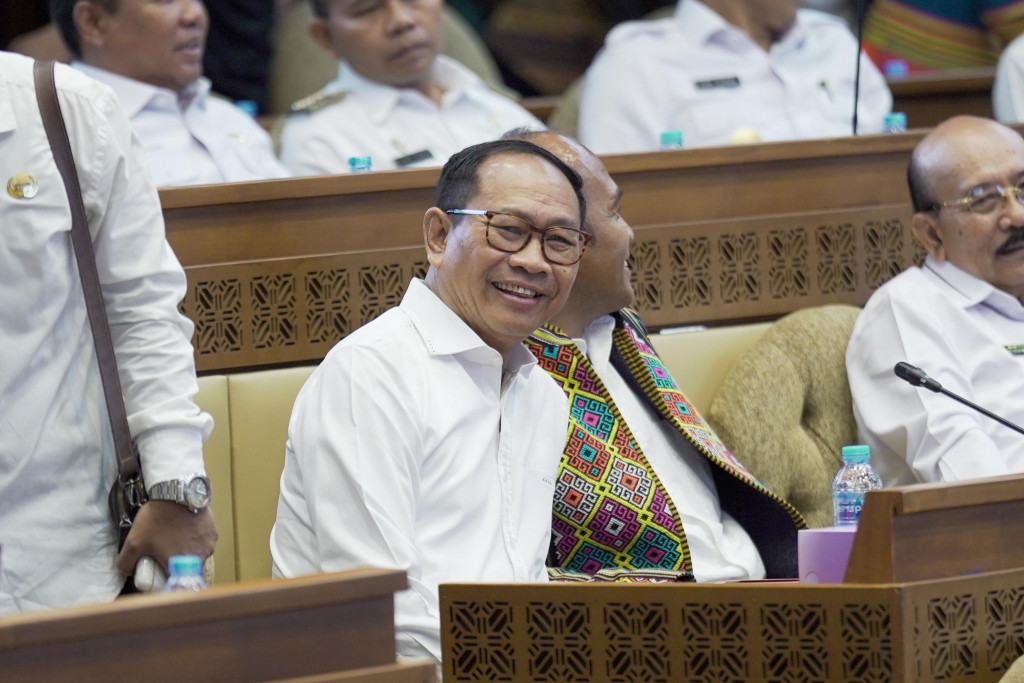 Plt. Bupati Suiasa Hadiri Raker Dengar Pendapat Bersama Komisi II DPR RI